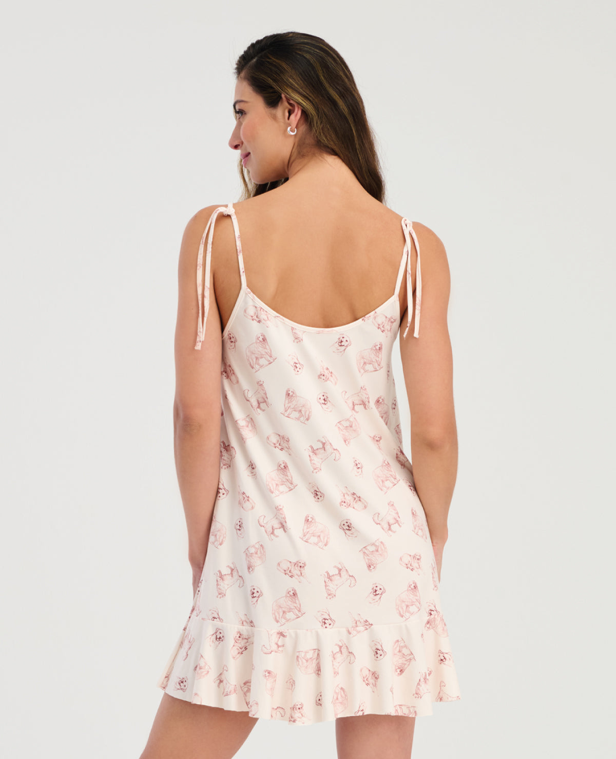 Pijama batola para mujer St. Even con tiras ajustables, bolero en ruedo y estampado rosa de perros sobre fondo claro.
