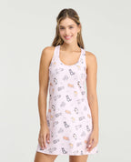 Pijama batola rosa para mujer con estampado de gatos, cuello redondo y espalda atlética en tejido suave piel de durazno.