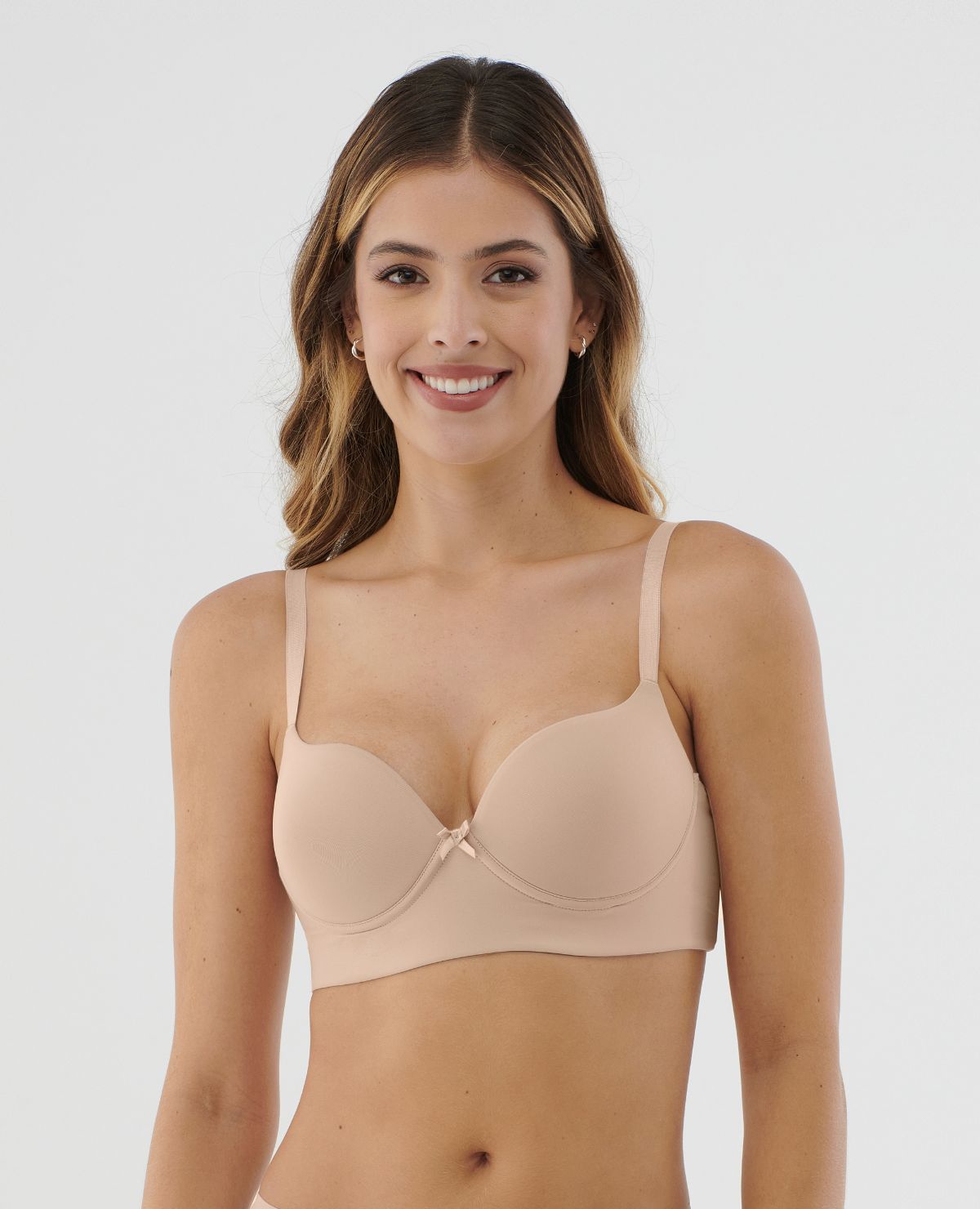 Brasier St. Even de realce natural color nude, copas prehormadas con arco y cargaderas ajustables. Ref 47080.
