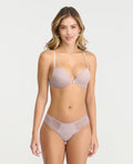 Panty brasilera semidescaderada St. Even en color malva con detalles laterales de encaje y elástico cómodo en cintura.