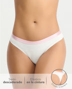 Panty brasilera blanca con puntitos y elástico rosa, diseño semidescaderado de la marca St. Even Colombia.
