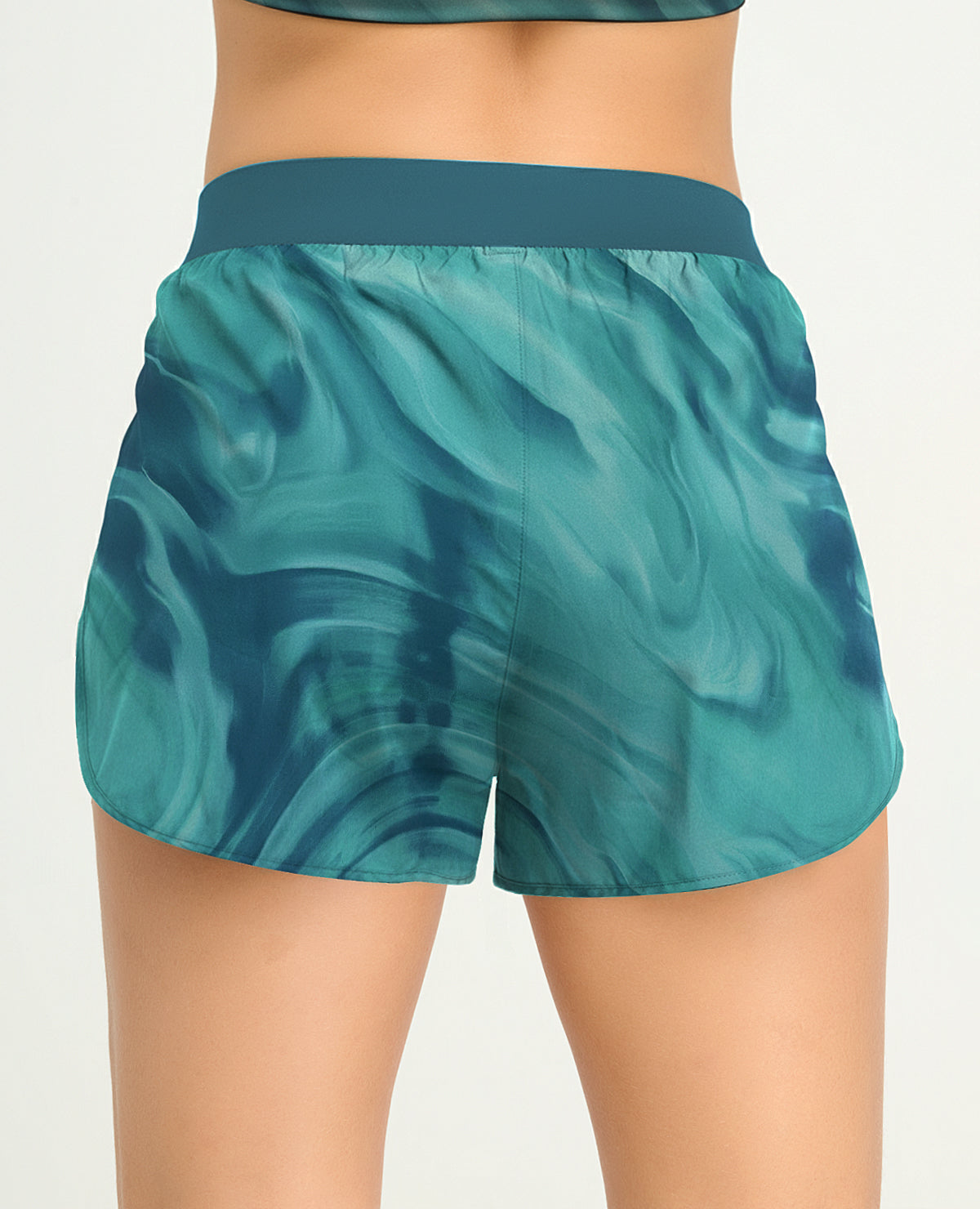 Short deportivo para mujer silueta amplia con estampado en tonos verde azulado y cintura elástica.