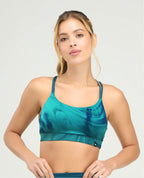 Top deportivo para mujer en color azul turquesa con estampado marmoleado, cargaderas dobles y copas fijas suaves.