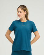 Camiseta deportiva azul para mujer, cuello redondo y silueta holgada con estampado reflectivo St. Even.