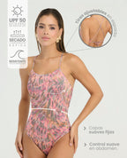 Vestido de baño enterizo rosado con control de abdomen, copas fijas y tiras ajustables cruzadas en la espalda.