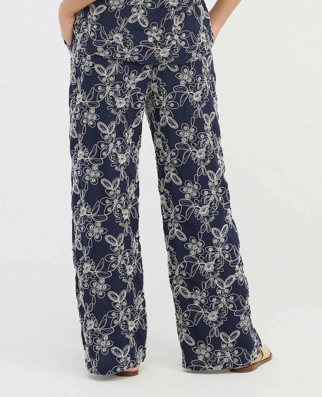 Pantalon-|-Detalles-Bordados-|-Pretina-Elastica_St Even Colombia_900067