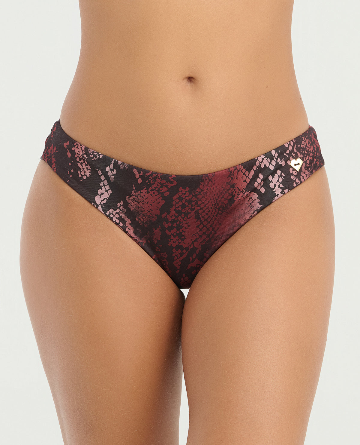 Panty de baño semidescaderado doble faz con estampado animal print en tonos rojizos y corte anatómico.
