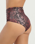 Panty de baño tiro alto con control de abdomen, estampado animal print vinotinto y drapeado lateral St Even.