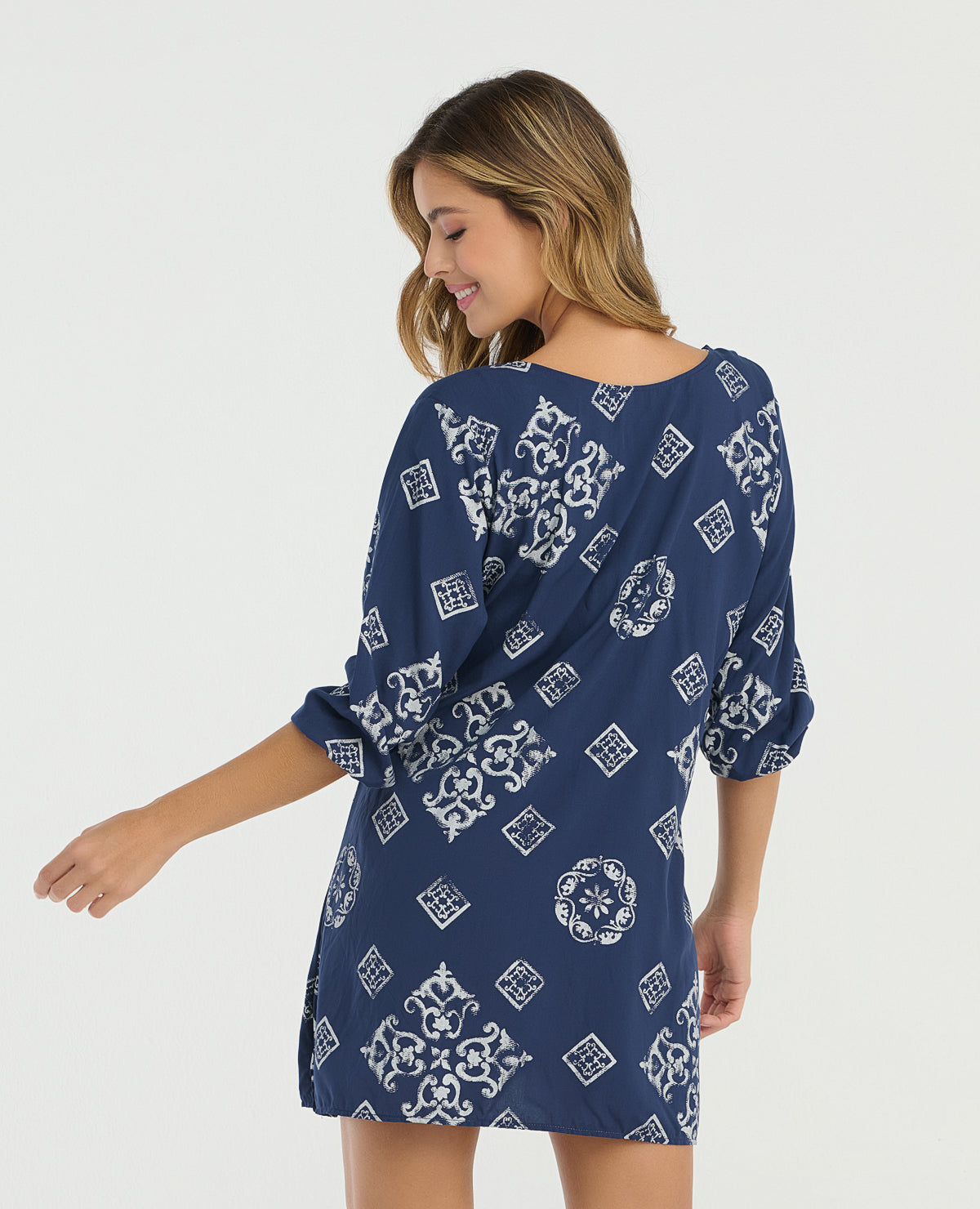 Vestido-Corto-|-Escote-en-V-|-Mangas-3/4_St Even Colombia_99987