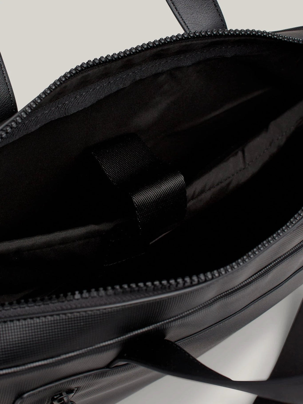 Bolso Tommy Hilfiger Para Caballeros by Tommy Hilfiger