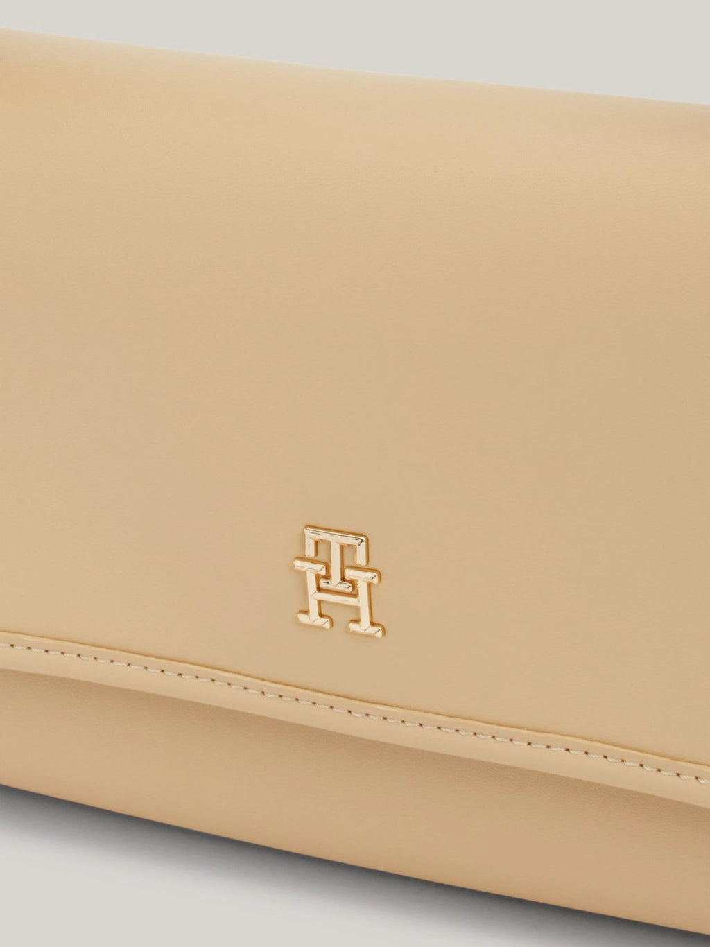 Cartera Tommy Hilfiger P/ Damas by Tommy Hilfiger