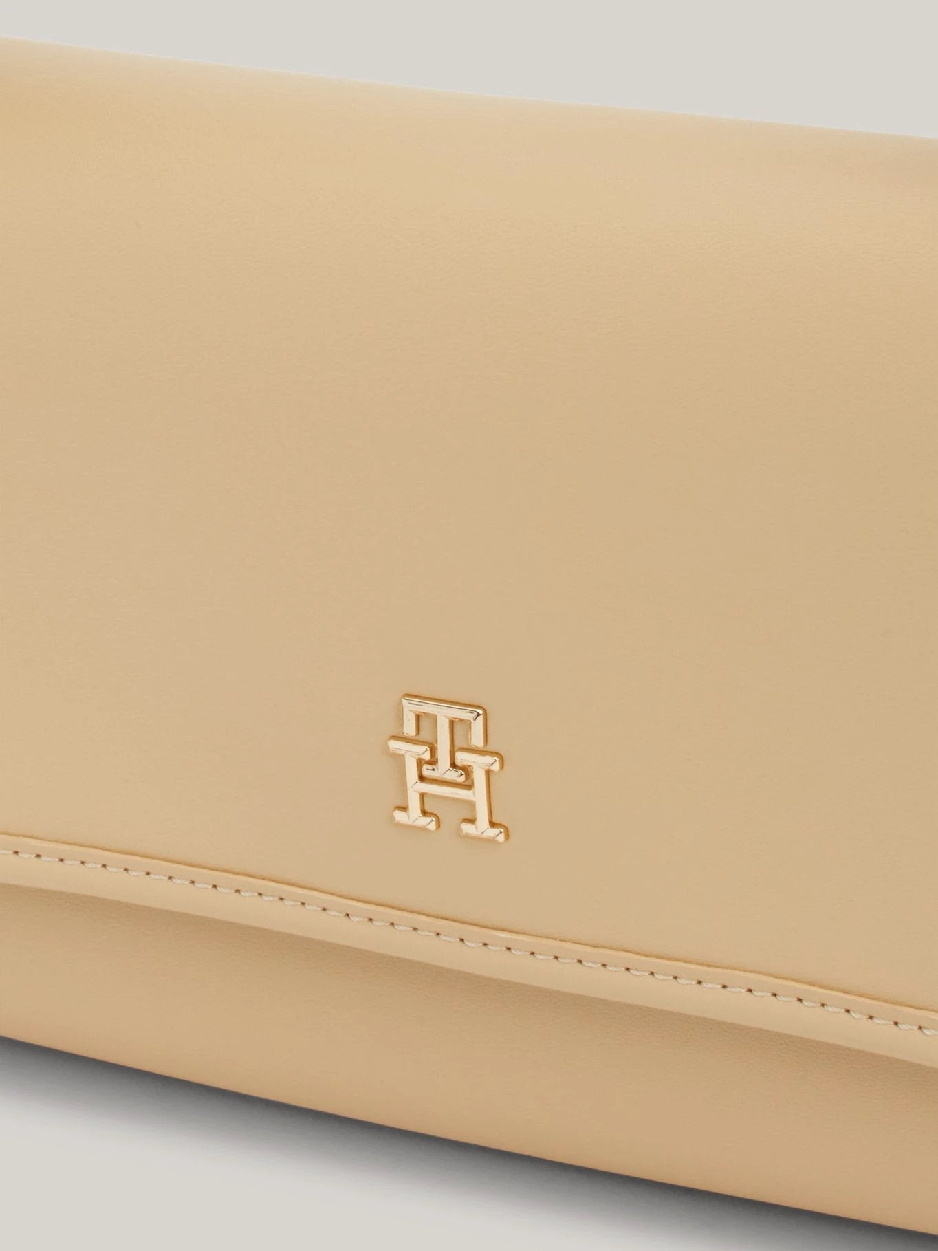 Cartera Tommy Hilfiger P/ Damas by Tommy Hilfiger