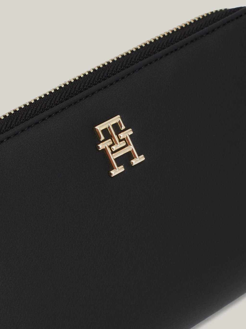 Monedero Tommy Hilfiger Para Damas by Tommy Hilfiger