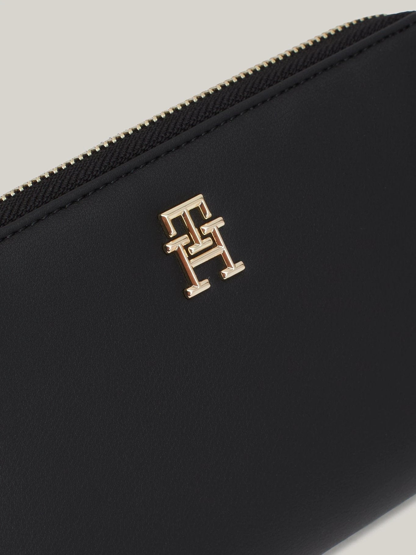 Monedero Tommy Hilfiger Para Damas by Tommy Hilfiger