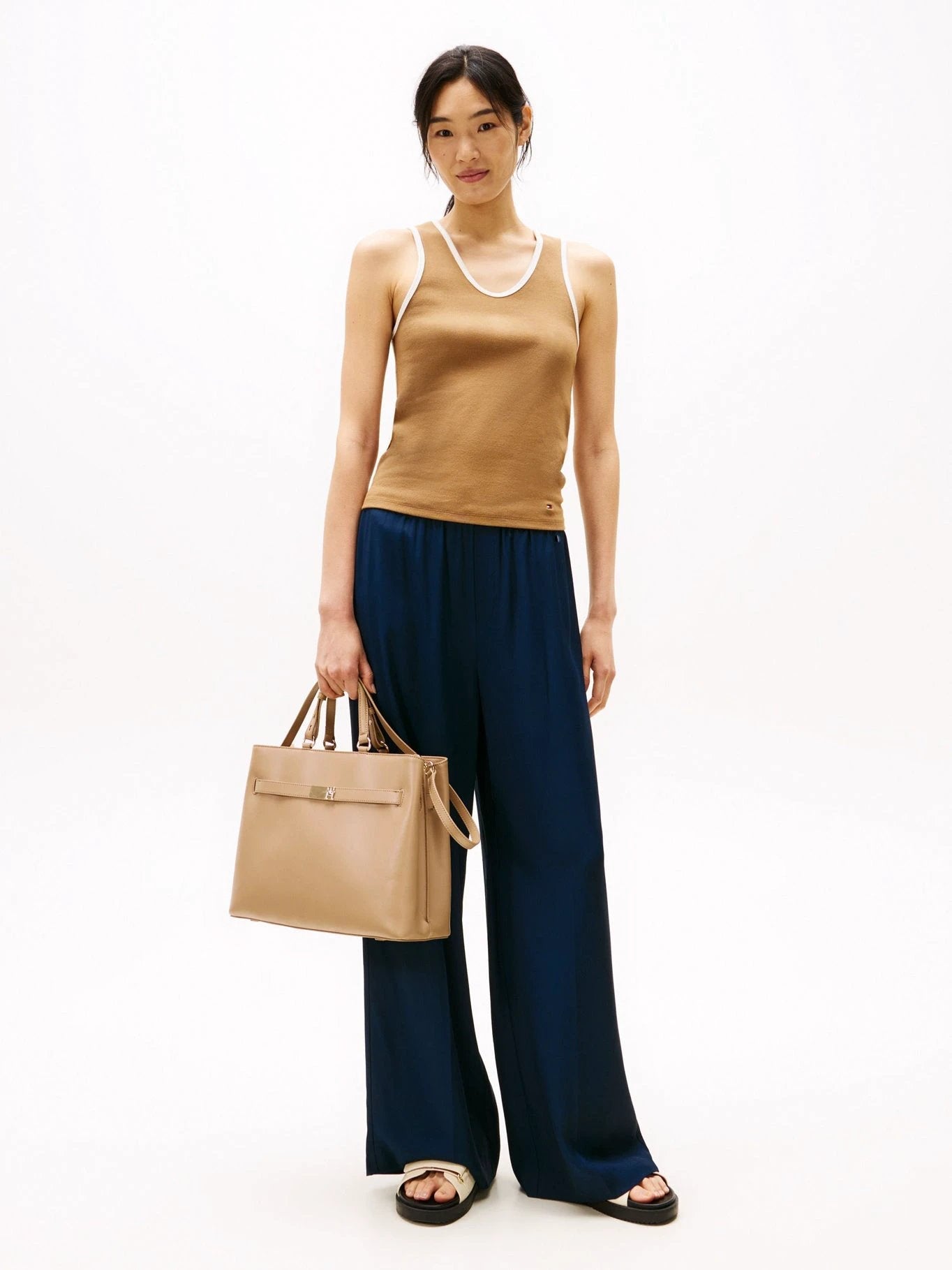 Cartera Tommy Hilfiger Para Damas by Tommy Hilfiger