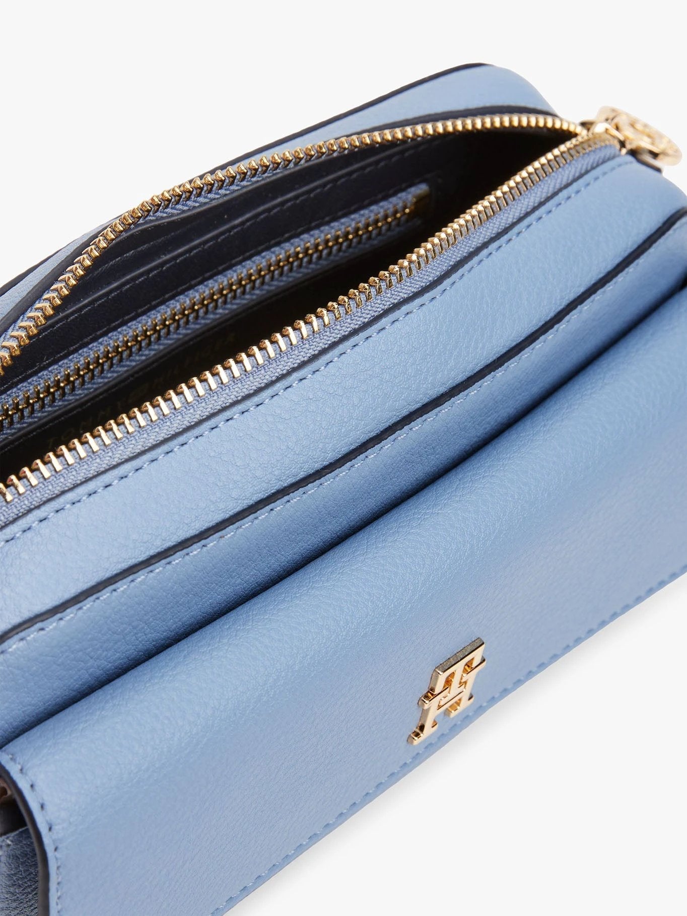 Cartera Tommy Hilfiger Para Damas by Tommy Hilfiger