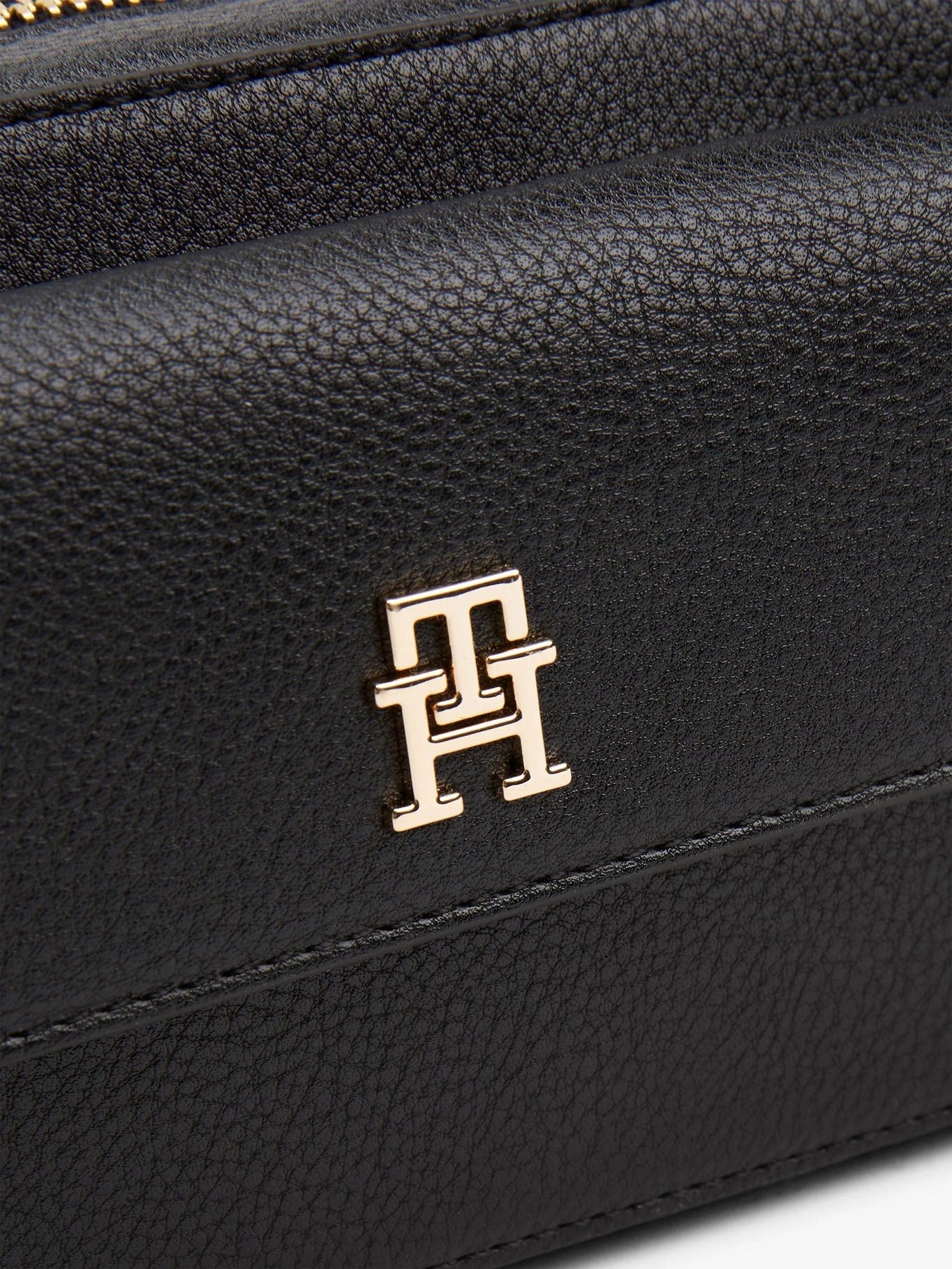 Cartera Tommy Hilfiger Para Damas by Tommy Hilfiger