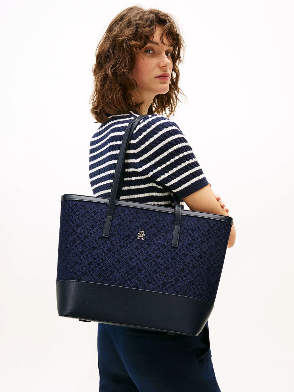 Cartera Tommy Hilfiger Para Damas by Tommy Hilfiger