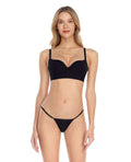 Brasier negro de realce natural con copas prehormadas, cubrimiento completo y varillas laterales para soporte.