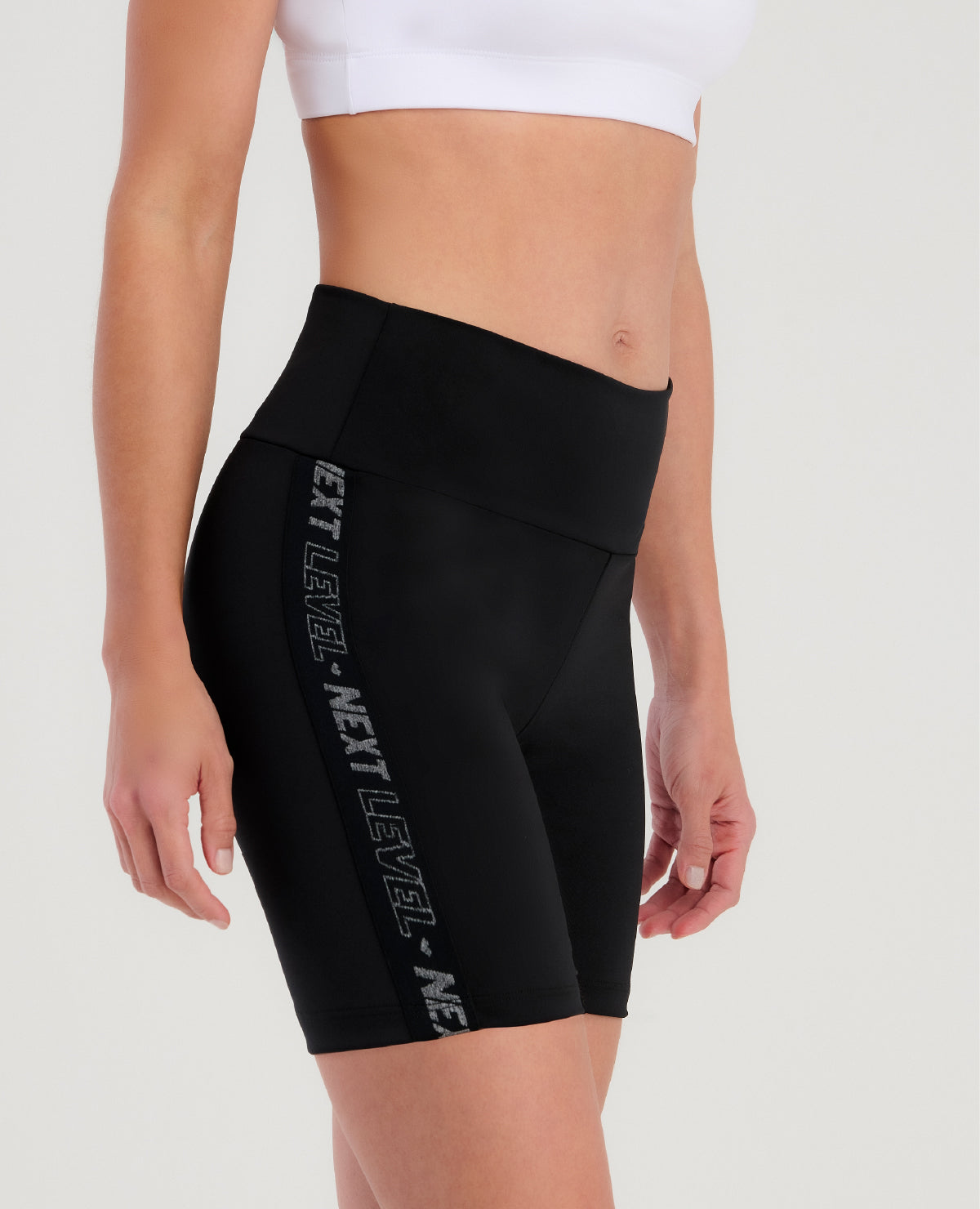 Short ciclista negro St. Even de tiro alto con fajón ancho y bandas elásticas laterales para mujer.
