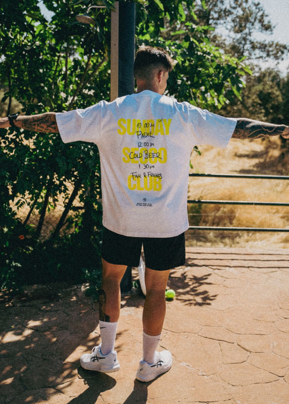 Sunday Secco Club Tee amarillo