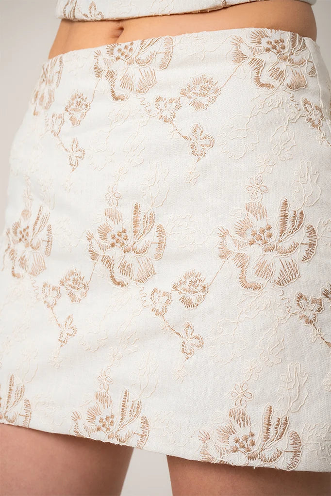 FALDA LINO BORDADA G-C 8504.