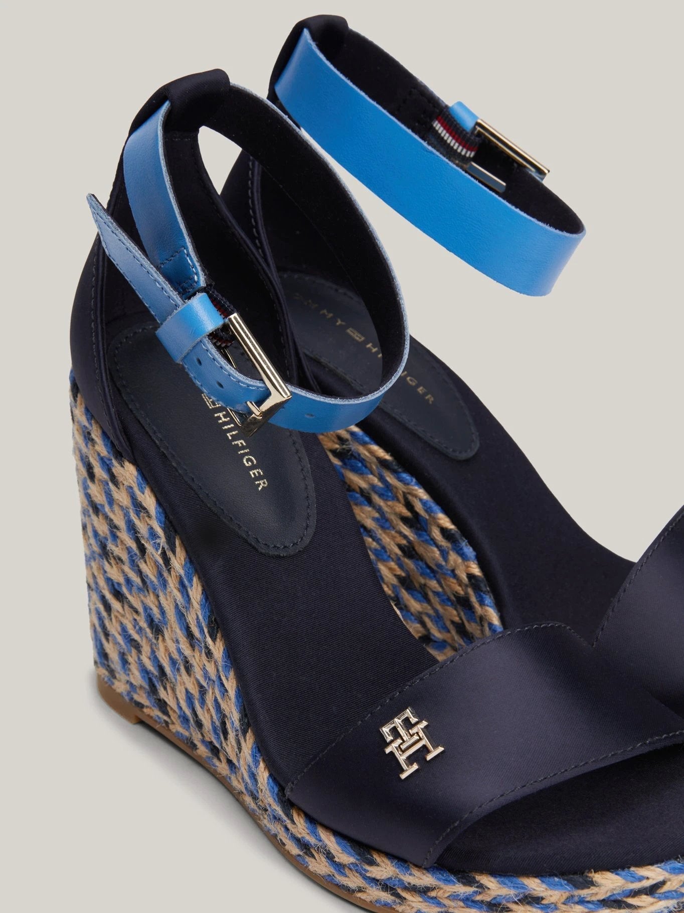 Sandalias Tommy Hilfiger P/ Damas by Tommy Hilfiger