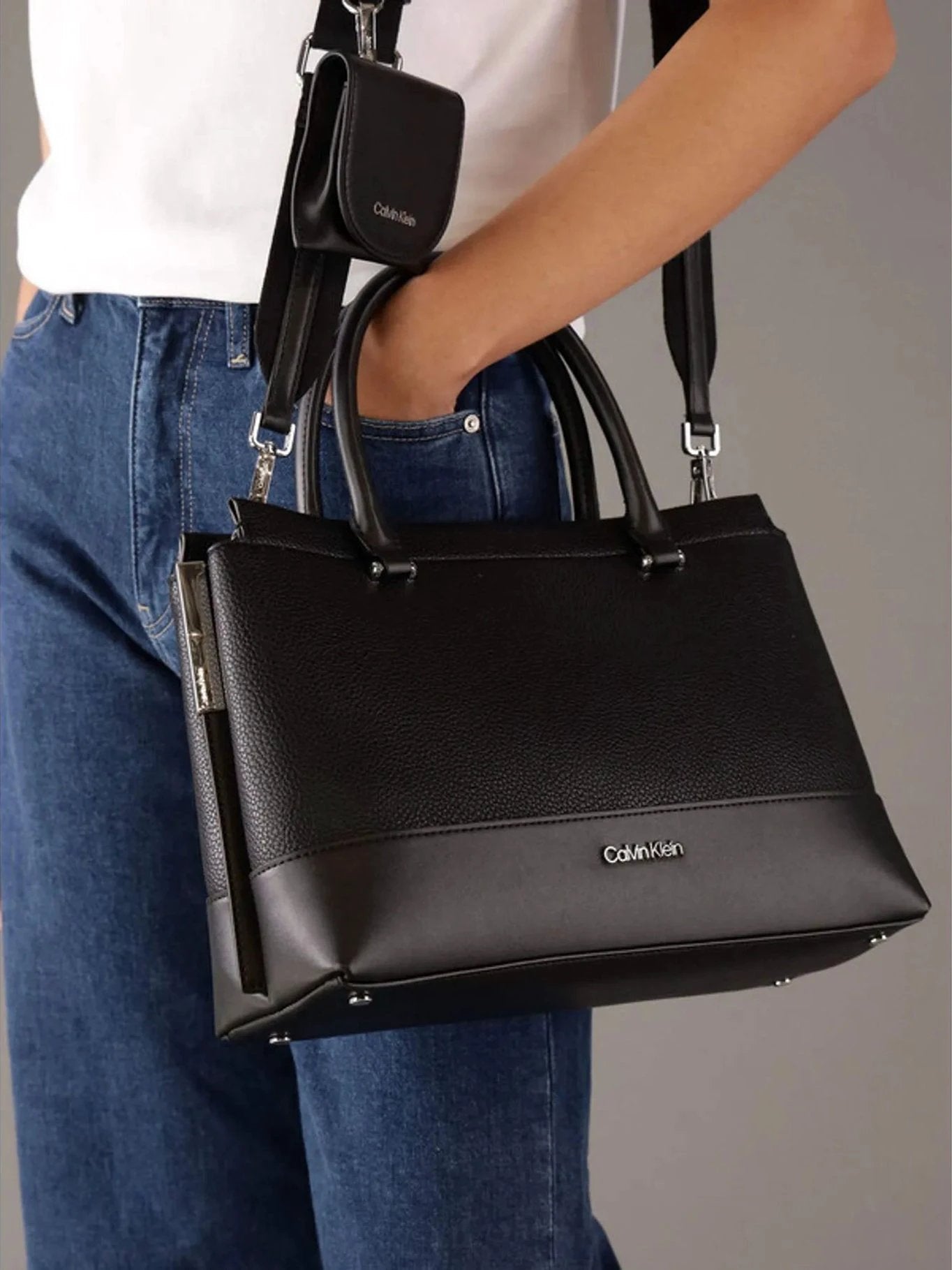 Cartera Calvin Klein Para Damas by Calvin Klein