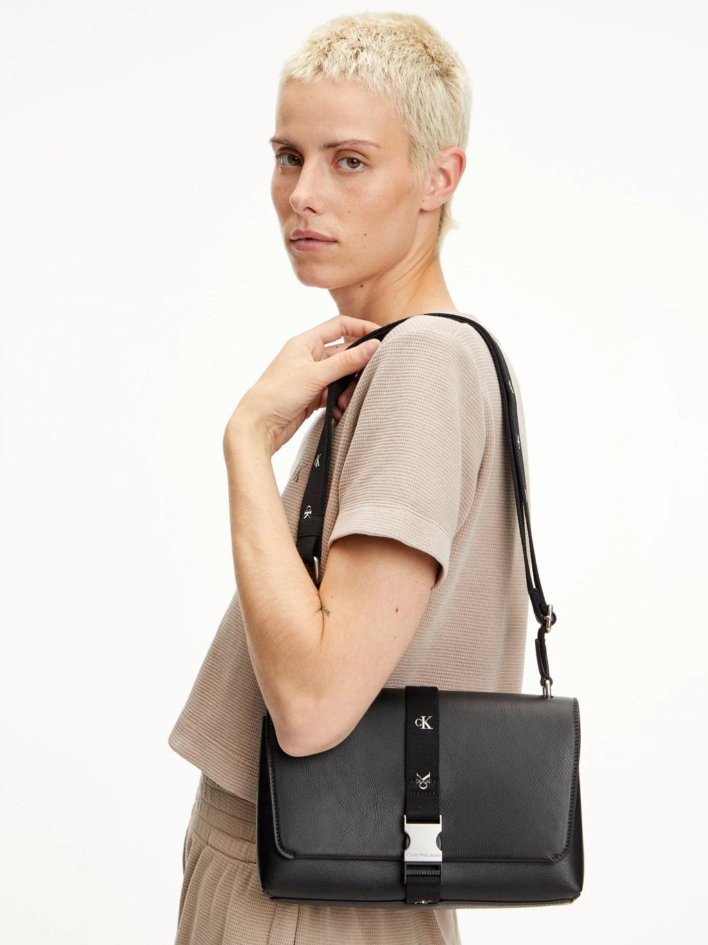 Cartera Calvin Klein Para Damas by Calvin Klein