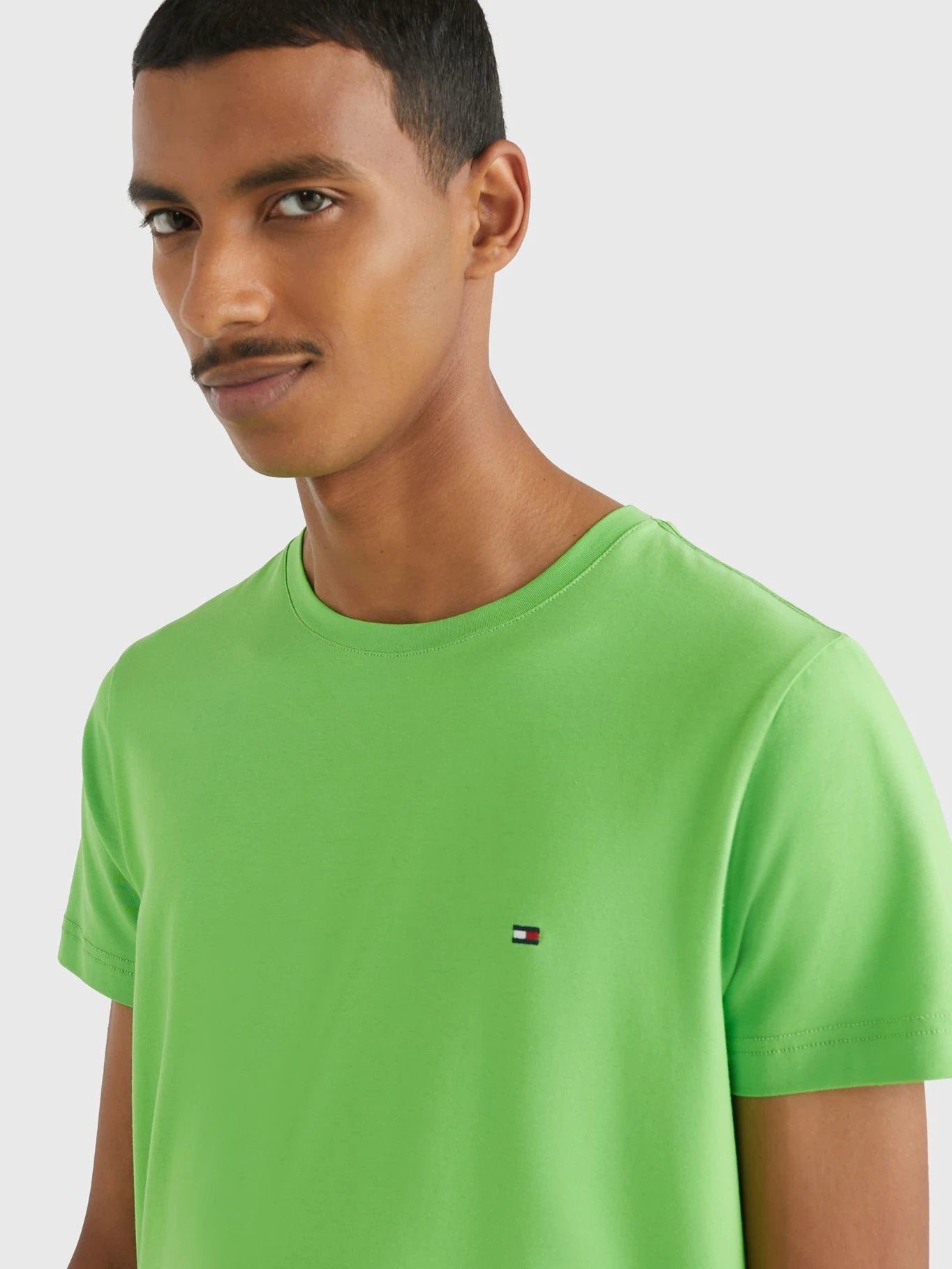 camiseta-tommy-hilfiger-manga-corta-liso-p-caball