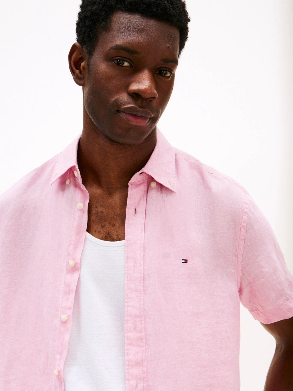 Camisa Tommy Hilfiger Mangas Cortas Lisa Para Caballeros by Tommy Hilfiger