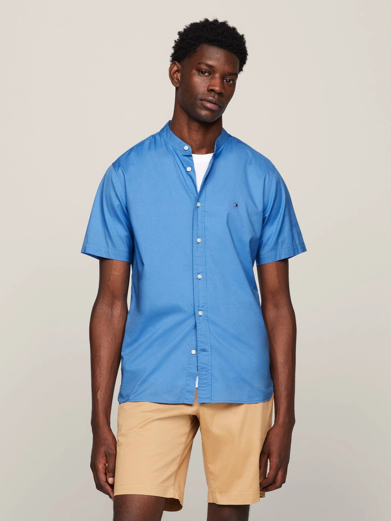 Camisa Tommy Hilfiger Mangas Cortas Cuello Chino Lisa P/ Caballeros MW0MW35275 by Tommy Hilfiger