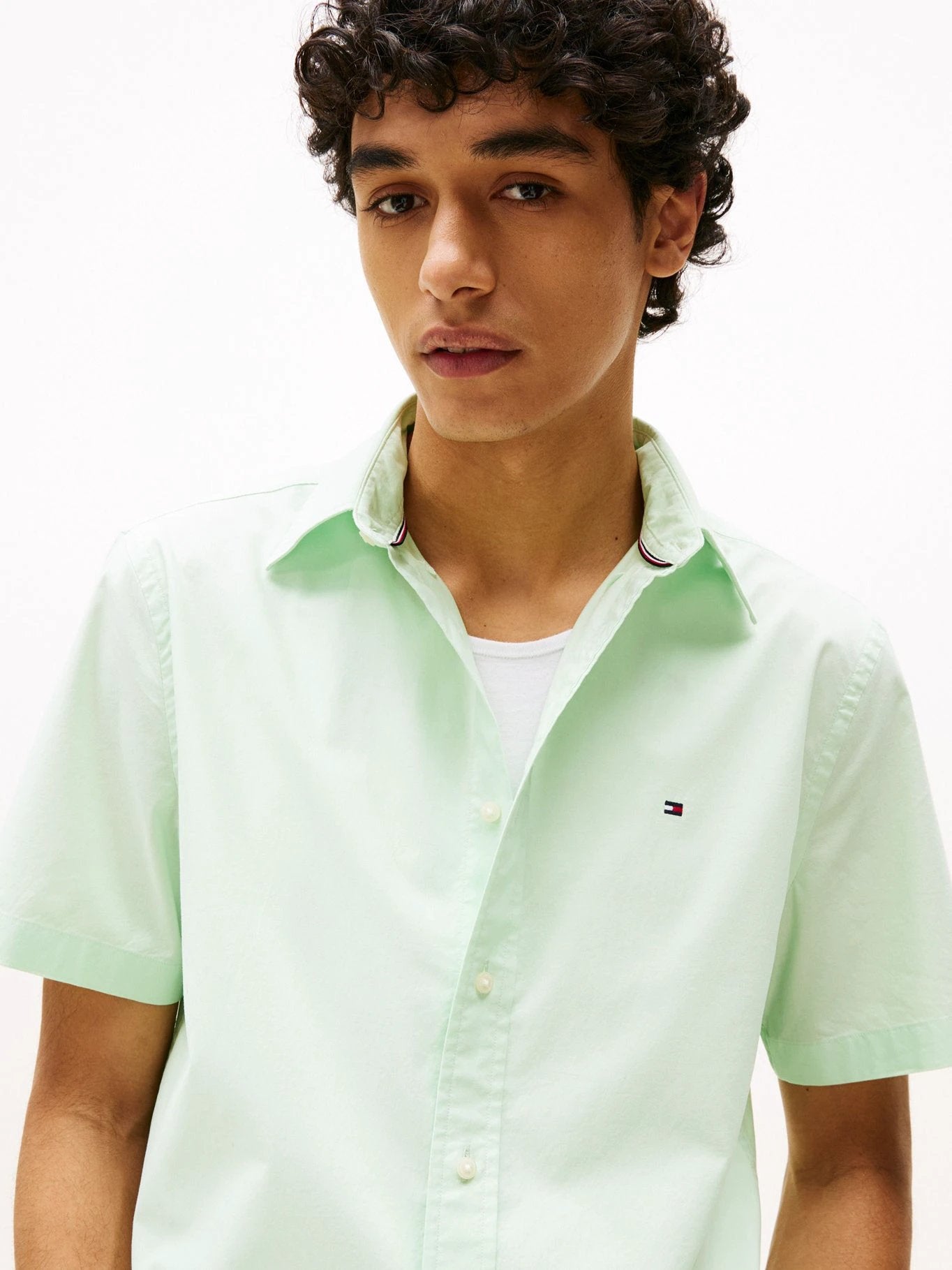Camisa Tommy Hilfiger Mangas Cortas Lisa Para Caballeros by Tommy Hilfiger