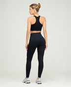 Top deportivo negro sin costuras con espalda atlética y tecnología seamless para mujer de St. Even.