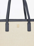 Cartera Tommy Hilfiger Para Damas by Tommy Hilfiger