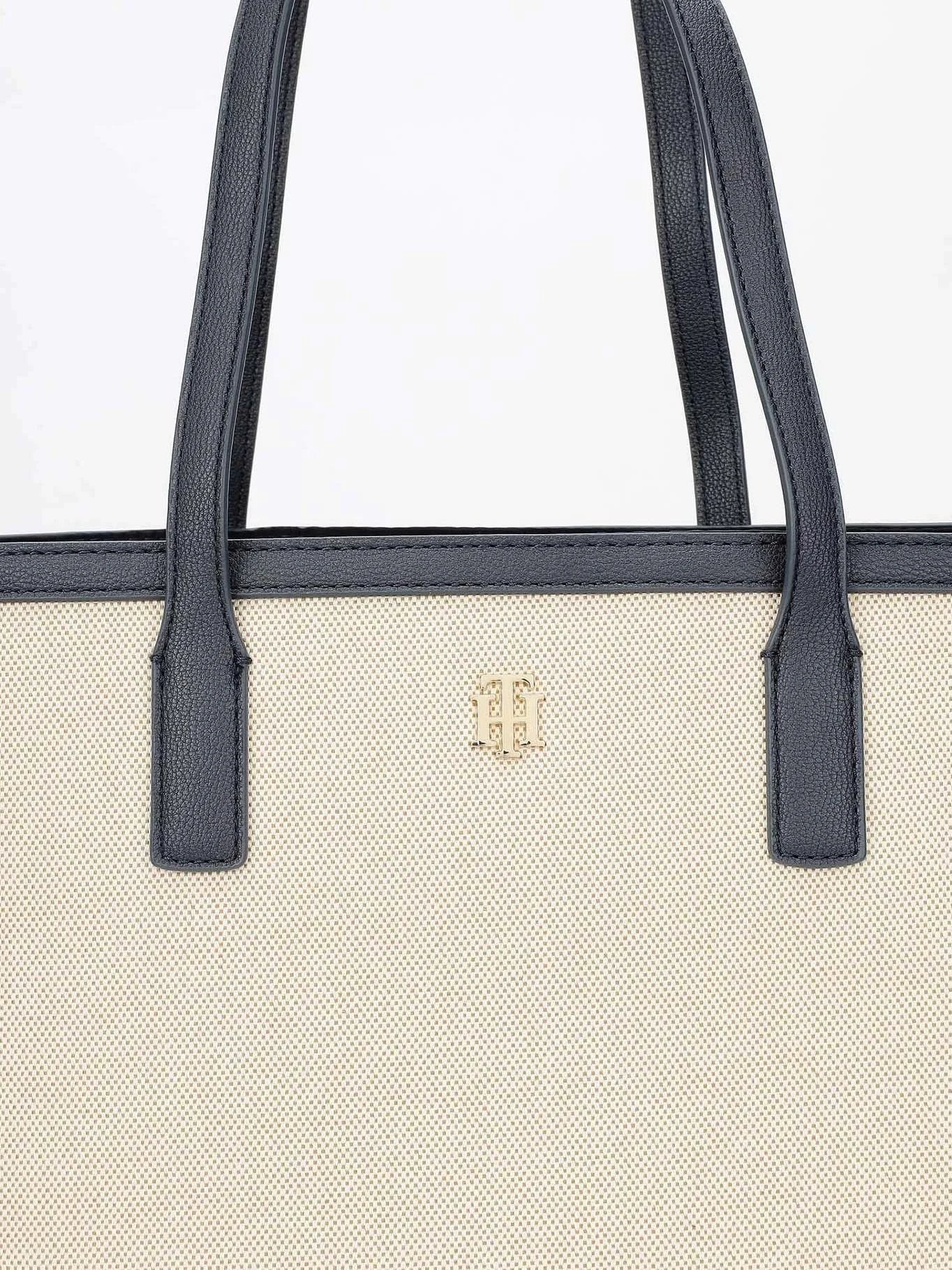 Cartera Tommy Hilfiger Para Damas by Tommy Hilfiger