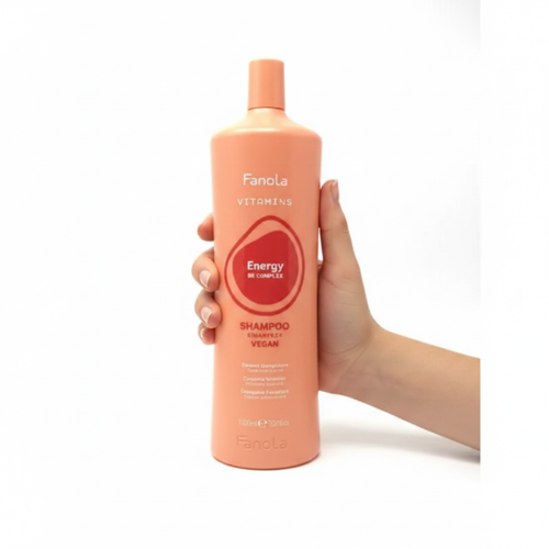 Fanola Vitamins Energy Be Complex sostenido por una mano