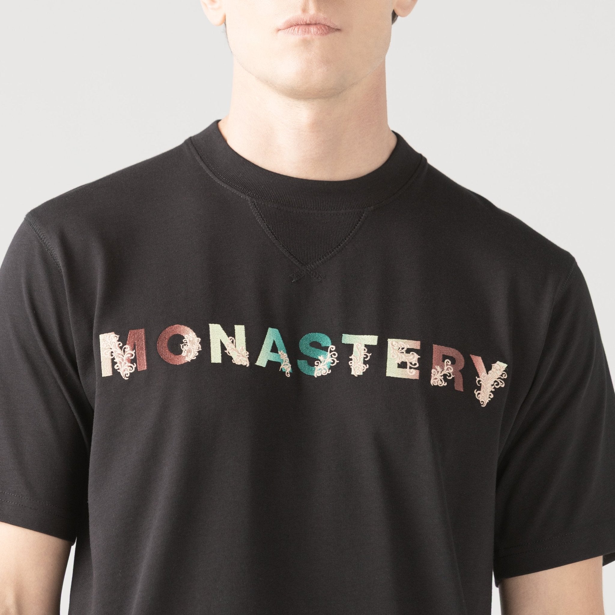 POUZIA T-SHIRT MEN BLACK - Monastery | Tienda Oficial Colombia