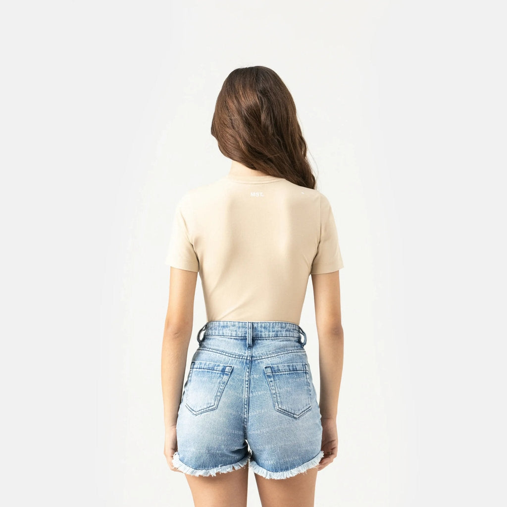 QUINNIE T - SHIRT WOMEN IRISH CREAM - Monastery | Tienda Oficial Colombia